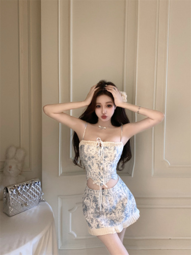 Actual shot of new Chinese style national style suit hot girl tea style wear suspender two-piece set