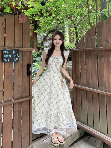 Real shot French pastoral style romantic lace splicing dress with waist and elegant long skirt