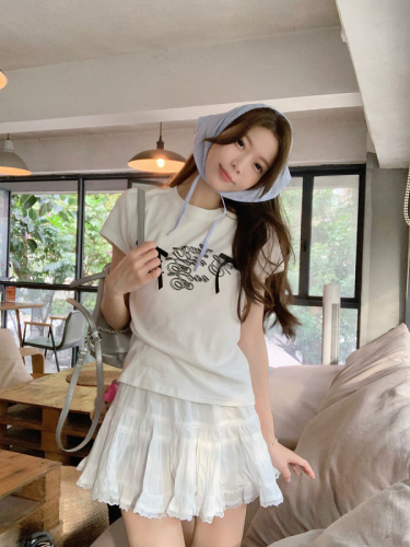 Real shot of bow letter printed short-sleeved T-shirt + A-line high-waist slim lace skirt
