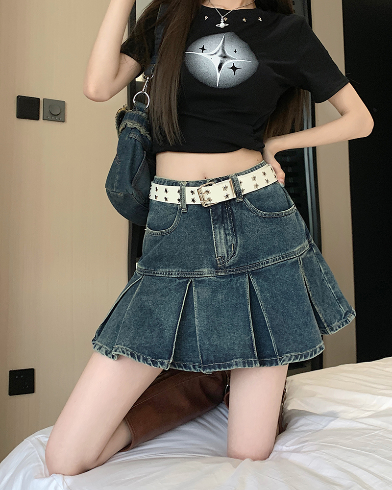 Real shot of sweet and cool high-waisted pleated denim short skirt for women in spring and summer Korean fashion slimming retro skirt trend