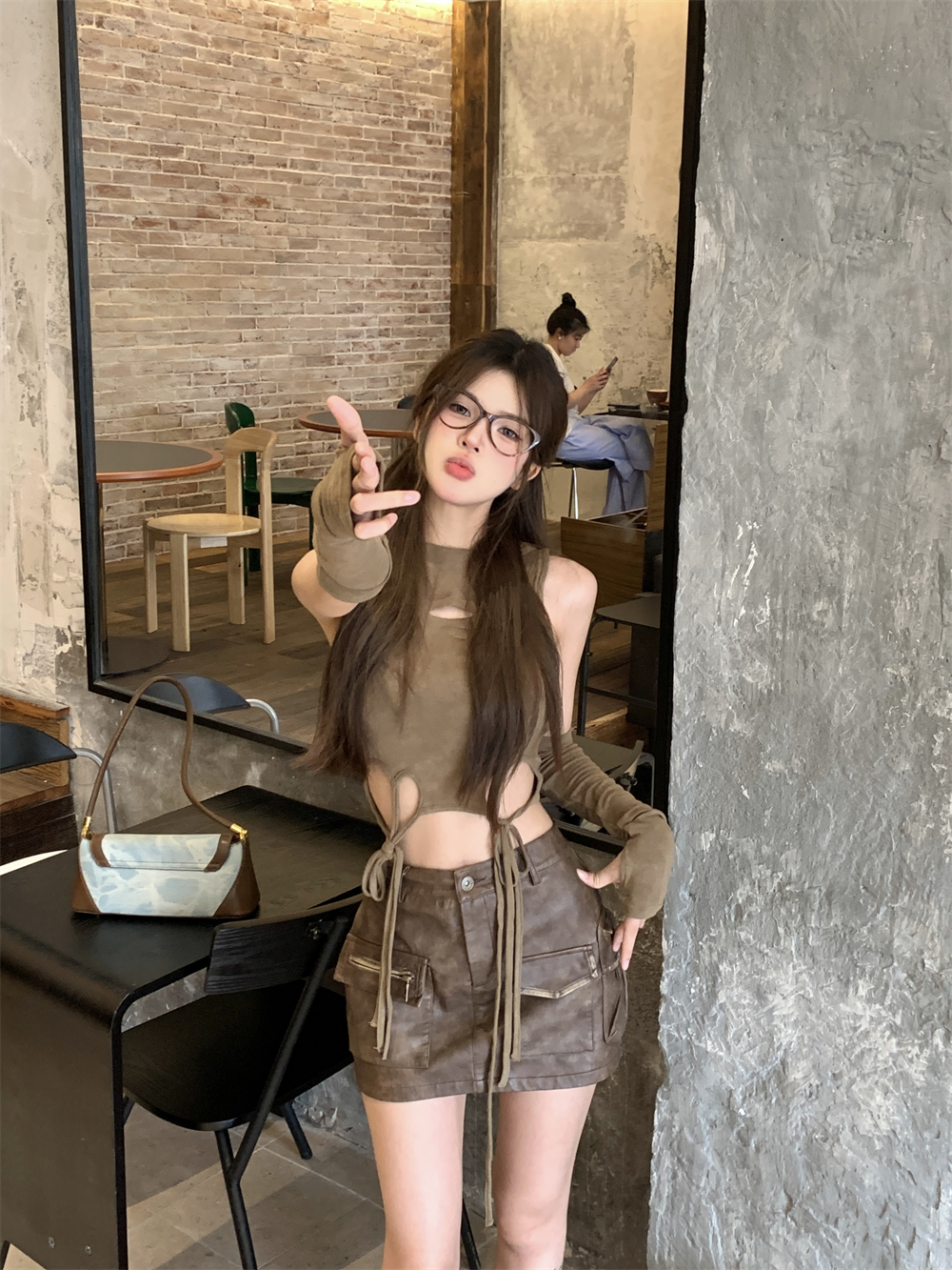 Actual shot ~ American irregular slim hooded vest T-shirt + sleeves + high waist distressed PU leather skirt