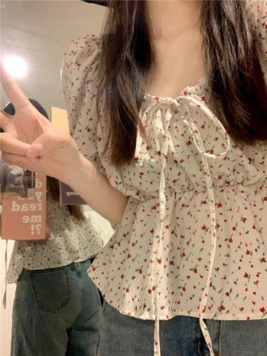 Real shot!  Korean style sweet floral puff short-sleeved shirt for women, retro temperament V-neck strappy chiffon top