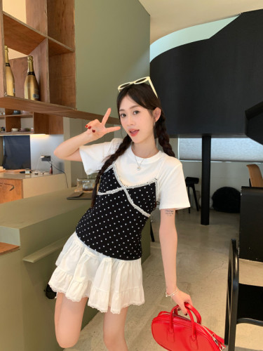 Real shot of sweet polka dot splicing lace suspenders for women to wear short-sleeved T-shirts, chic and beautiful two-piece suit