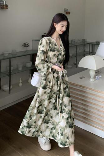Real shot of retro printed dress 2024 new style French high-end waist-cinching green small floral long skirt for women