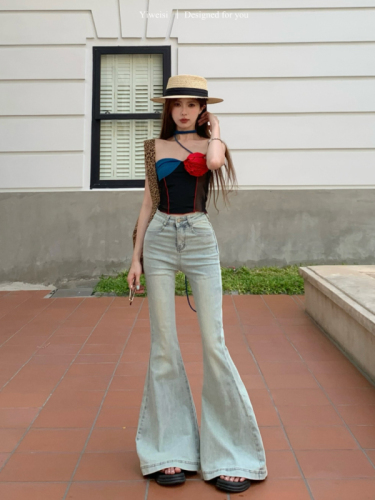 Actual shot of spring and summer stretch large-flare denim floor-length trousers