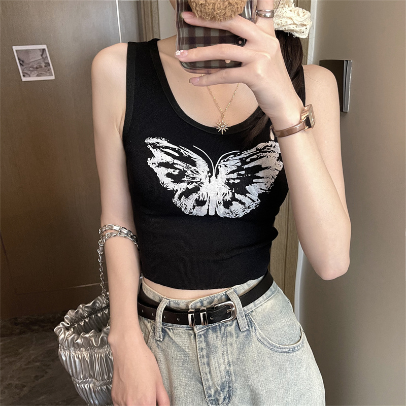 Real shot of slim-fitting butterfly hottie wearing T-shirt, female summer American style inner vest top