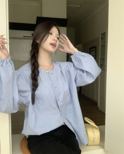 Real shot~chic high-end and super good-looking niche chic love button round neck long-sleeved shirt