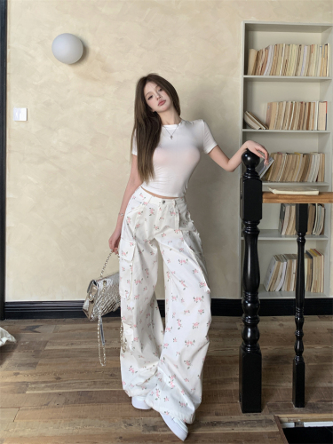 Actual shot of Korean style sweet girl floral overalls loose casual pants + versatile cutout blank T