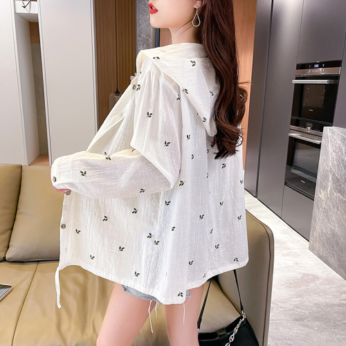 Actual shot of summer loose, casual, fashionable and versatile thin long-sleeved cardigan sun protection clothing hooded full-print coat for women