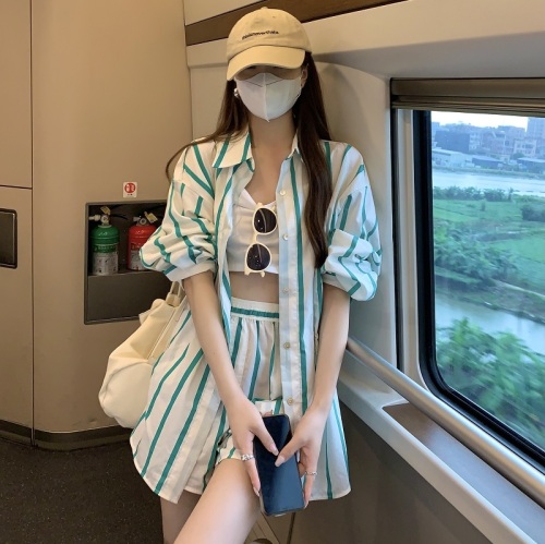 Real shot Korean style summer sun protection thin green striped shirt