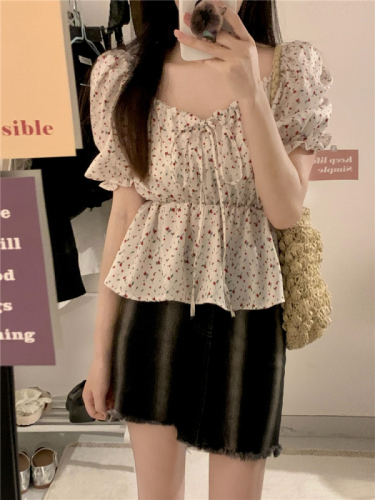 Real shot!  Korean style sweet floral puff short-sleeved shirt for women, retro temperament V-neck strappy chiffon top