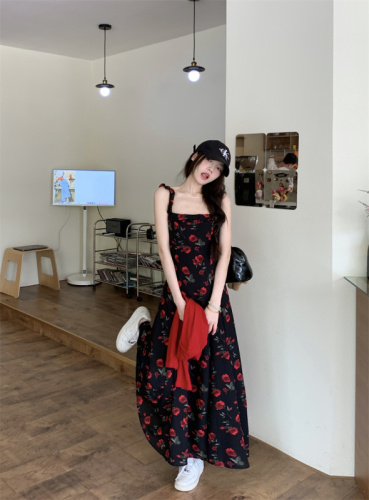 Actual shot ~ floral dress with straps and earrings, waist slimming and flying sleeves, rose print long skirt