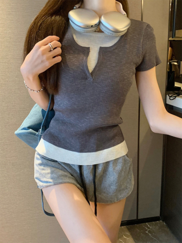 Real shot of Korean chic summer temperament simple fake two-piece contrasting color sweater T-shirt top