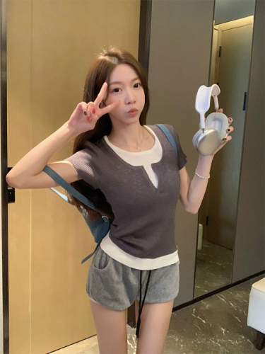 Real shot of Korean chic summer temperament simple fake two-piece contrasting color sweater T-shirt top