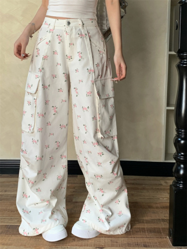 Actual shot of Korean style sweet girl floral overalls loose casual pants + versatile cutout blank T