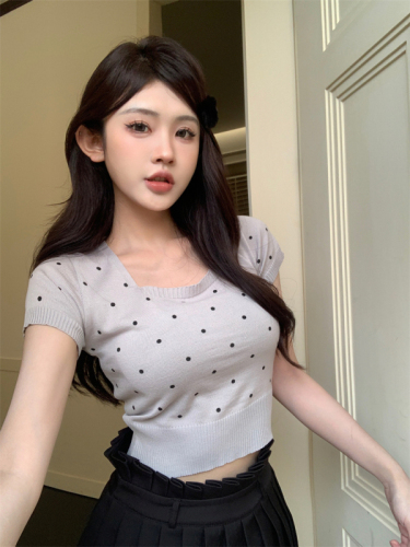 Actual shot of square-neck polka-dot short-sleeved sweater, new style summer style bottoming shirt with short top inside