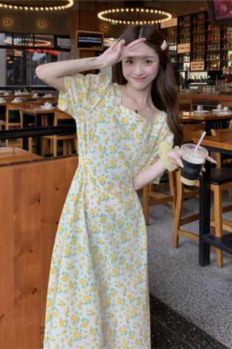 Real shot Summer Korean version 2024 French gentle style small floral square neck dress women's tea break mid-length skirt
