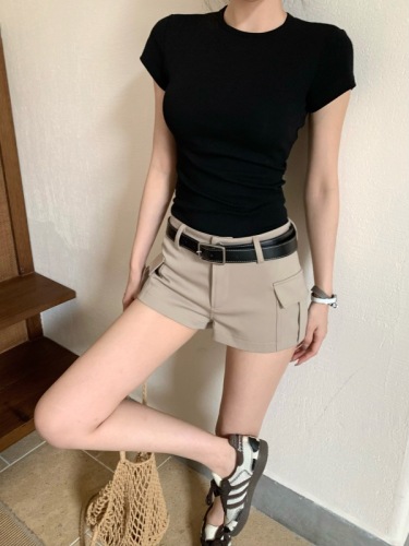Actual shot of simple slim slim fit right shoulder short-sleeved T-shirt top high waist casual work shorts suit