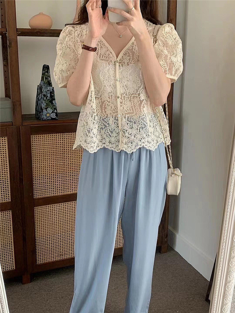 Super fairy lace shirt for women 2024 summer V-neck single-breasted French sweet puff short-sleeved shirt ins