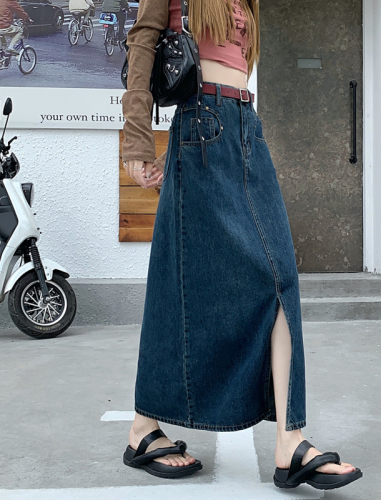 Real shot of high-waisted slim denim skirt for women, retro niche straight A-line loose mid-length skirt trendy