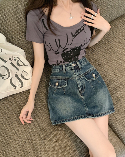 Real shot of retro washed denim skirt for women, high-waisted, slimming and anti-exposure, A-line hip-hugging short skirt