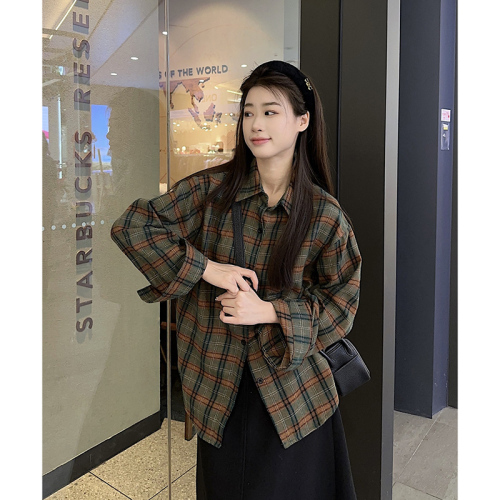 Real shot of American lapel shirt for women, fashionable design, temperament top layered with plaid shirt