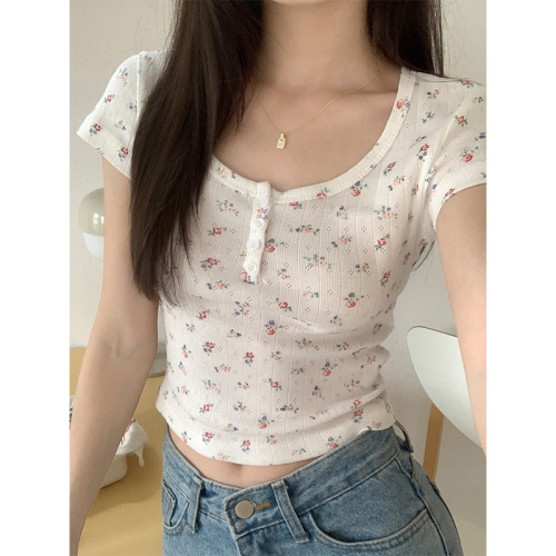Actual shot of the new simple pure desire small floral breathable slimming versatile small button T-shirt for women 2024 short slim fit top