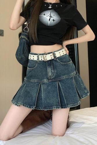 Real shot of sweet and cool high-waisted pleated denim short skirt for women in spring and summer Korean fashion slimming retro skirt trend