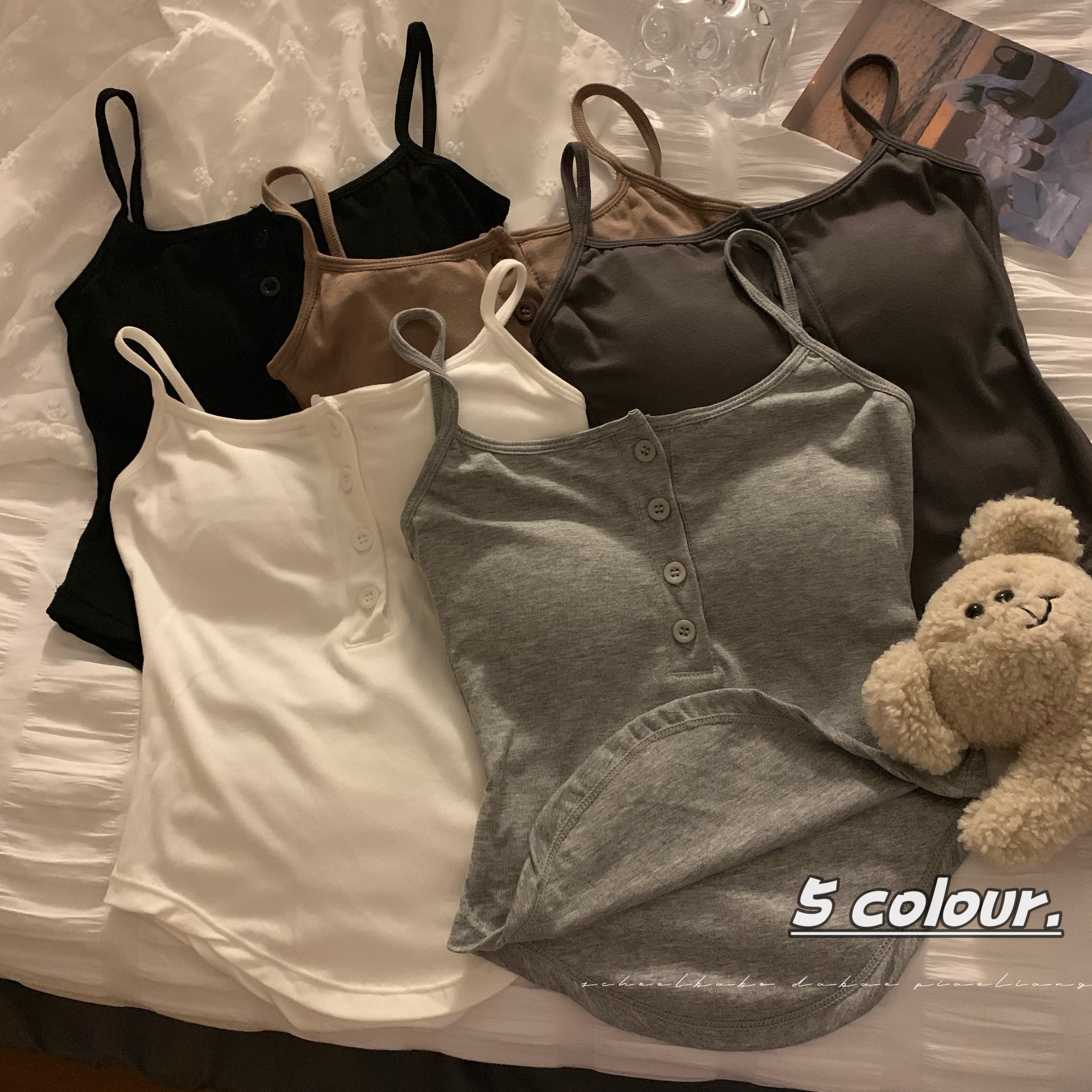 Real shot of retro-style design niche beautiful back camisole with buttons worn outside to look slimming sleeveless short top