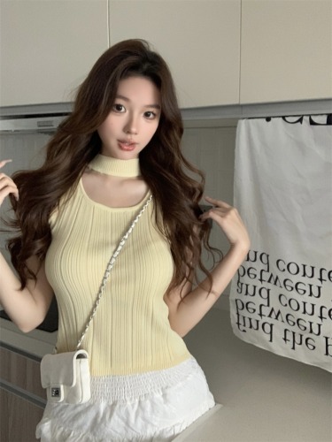 Real shot French high-end milk yellow small flying sleeve sweater top for women with niche design small shirt