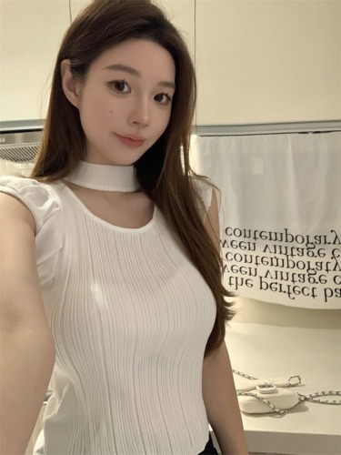 Real shot French high-end milk yellow small flying sleeve sweater top for women with niche design small shirt