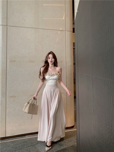 Real shot!  Three-dimensional flower pure desire tube top + high waist casual wide leg pants