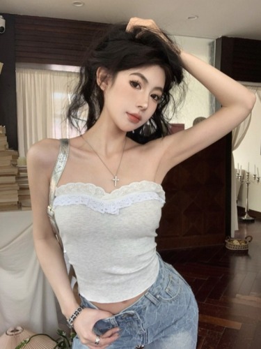 Real shot of summer hot girl style splicing lace slim short one-shoulder tube top top small sexy outer wear wrapped around the chest