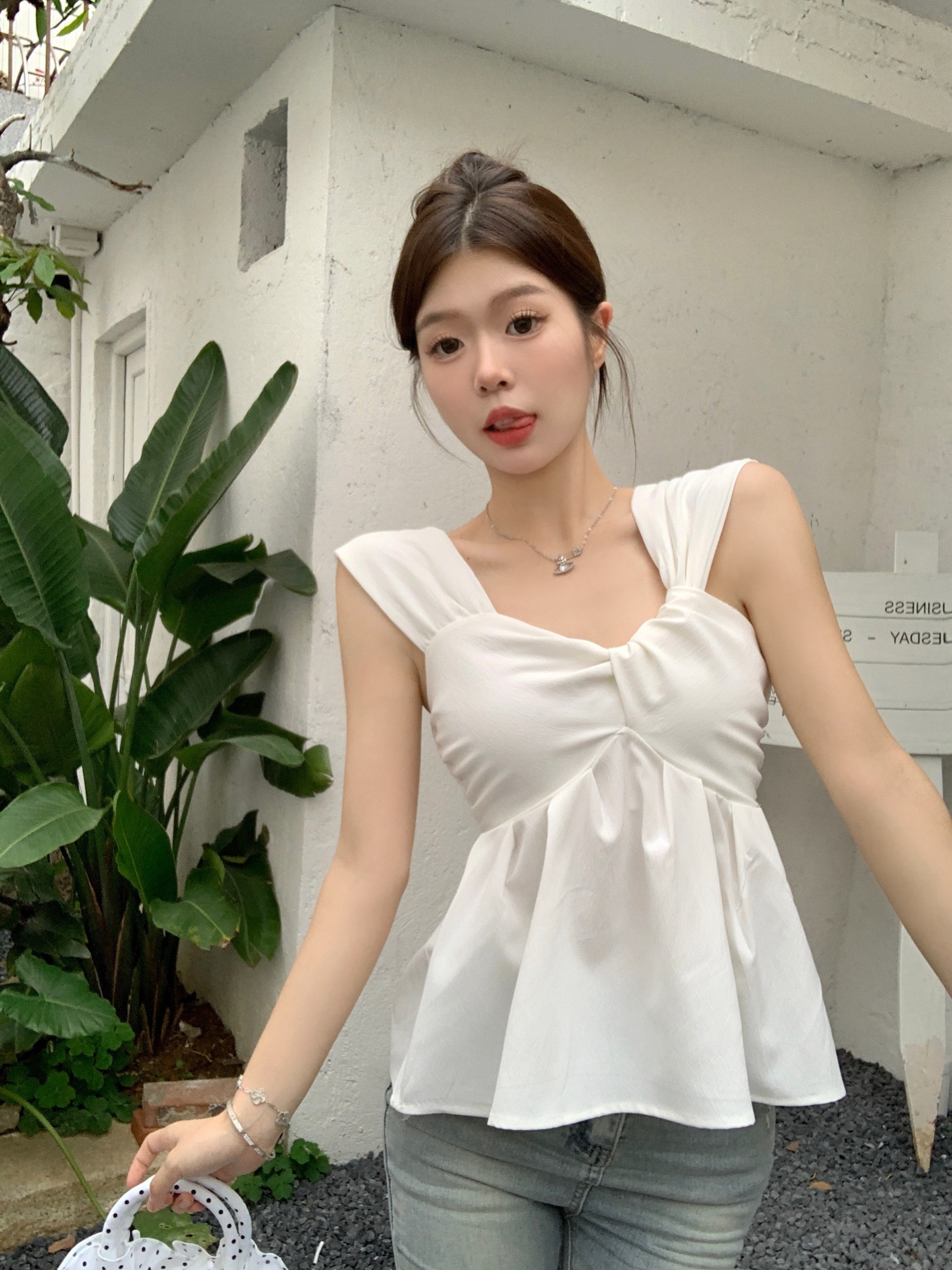 實拍  純欲辣妹短款小眾設計感紐結吊帶上衣女