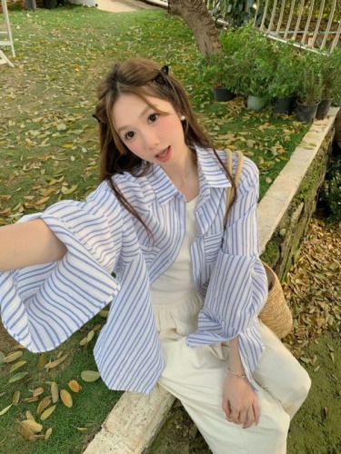 Korean style niche refreshing blue and white striped long-sleeved loose and versatile sun protection shirt for women 2024 unique design top