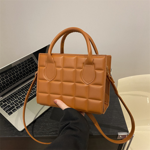 This year's popular fashion Korean version versatile women's solid color handbag 2024 new one-shoulder crossbody bag small square bag for women