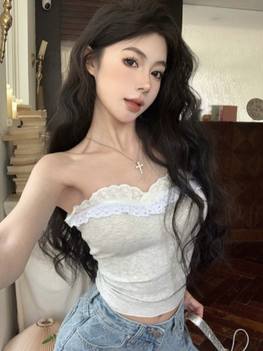 Real shot of summer hot girl style splicing lace slim short one-shoulder tube top top small sexy outer wear wrapped around the chest