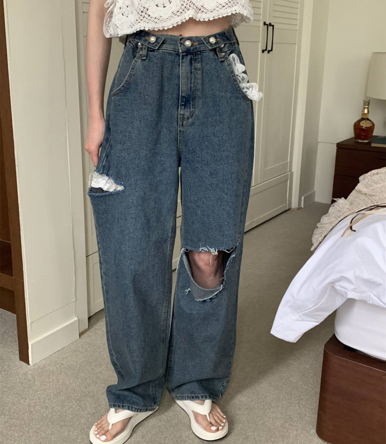 Spring/Summer 24 Pearl Adjustable Button Lace Ripped Jeans