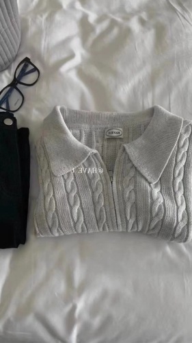 Lapel twist sweater jacket for women 2023 new autumn design niche double-headed zipper polo collar sweater