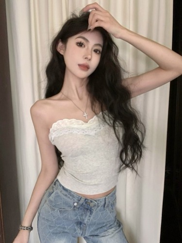 Real shot of summer hot girl style splicing lace slim short one-shoulder tube top top small sexy outer wear wrapped around the chest