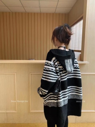 秋冬季新款韩版慵懒风高级感中长款设计条纹撞色开衫女米兰绒外套
