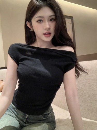 Actual shot of simple style irregular slanted shoulder sweater for women, new summer versatile top for age reduction