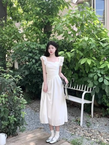 法式白色飞飞袖连衣裙女夏季设计感镂空气质收腰显瘦初恋长款裙子