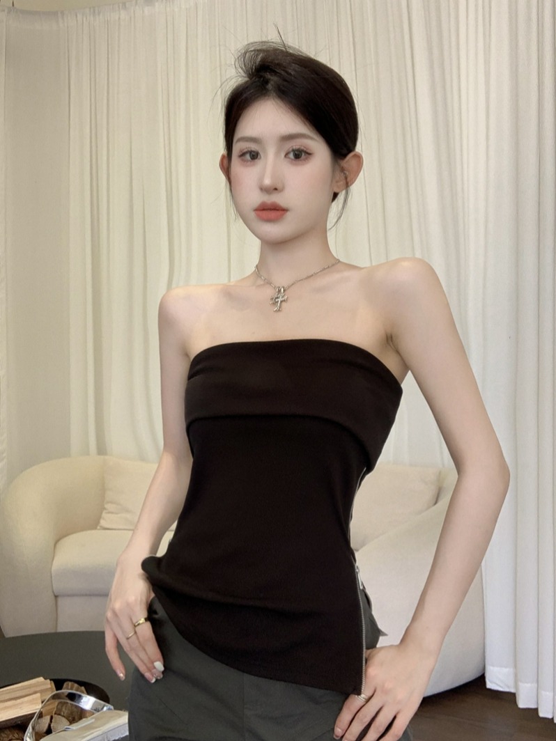Real shot of summer pure lust sexy hot girl style one-shoulder tube top with zipper, slim off-shoulder top worn outside and wrapped around the chest