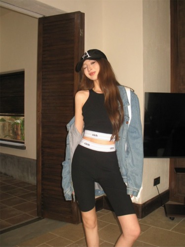 Real shot fashion ~ retro temperament slim knitted hot girl shorts vest sports suit