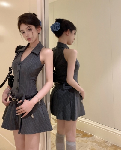 Real shot of new summer sweet and cool fashionable college style waistcoat lapel pleated suit dress