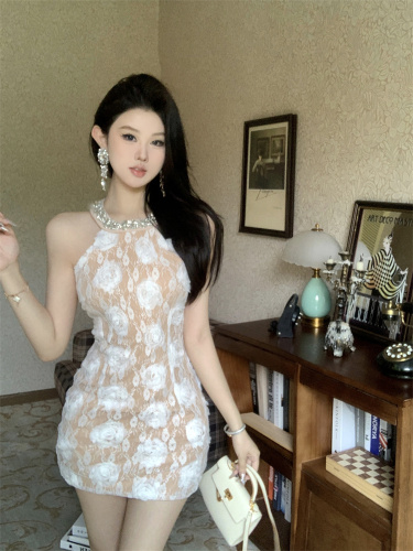 Real shot of ladylike temperament, heavy-duty diamond-made slim-fitting three-dimensional petal lace slim-fitting dress