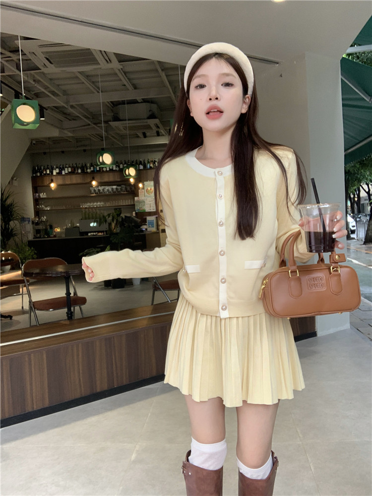 Actual Shoot~ Elegant and Slimming Age-Defying Top + Skirt Set for Women