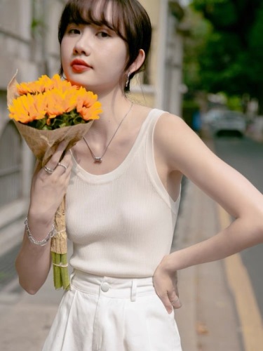 纯色冰丝针织背心女夏季韩版圆领套头修身打底衫无袖吊带上衣白色