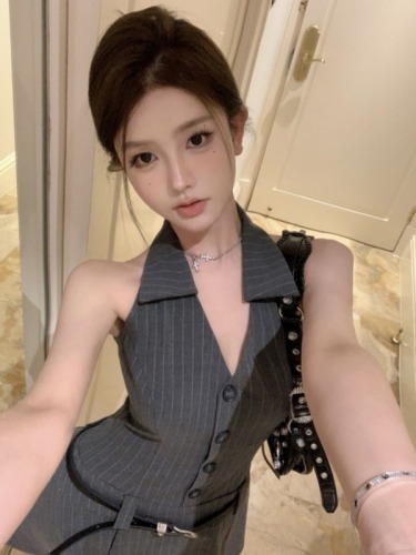 Real shot of new summer sweet and cool fashionable college style waistcoat lapel pleated suit dress